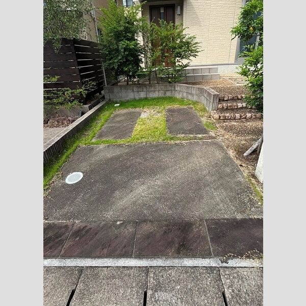 飛香台1丁目戸建の駐車場