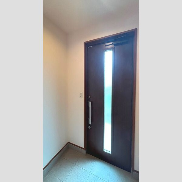 飛香台1丁目戸建の玄関