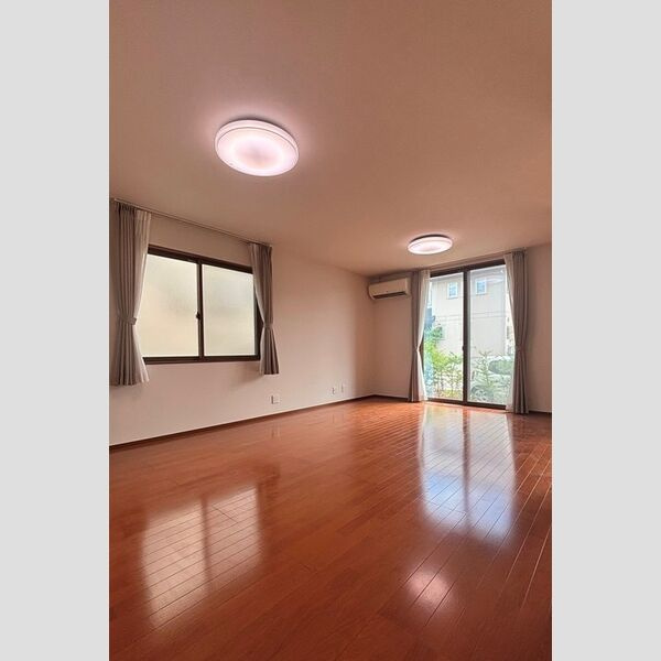 飛香台1丁目戸建の居間・リビング