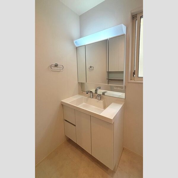 飛香台1丁目戸建の洗面所