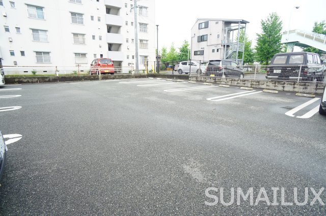 熊本市南区八幡９丁目のアパートの駐車場