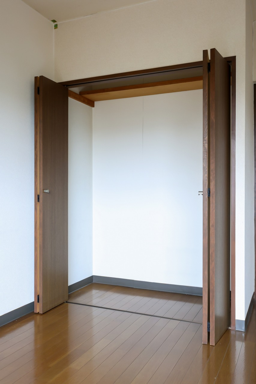 ラ・セゾン城北の内装|洋室の収納です（同間取りの105号室のお写真です）