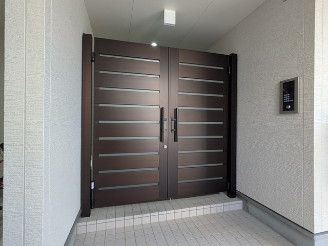 ワコーレヴィアーノ垂水城が山 WESTのエントランス