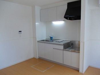 【キッチン】 | ピエデルモンテⅢ | コンパクトなキッチンで掃除もラクラク