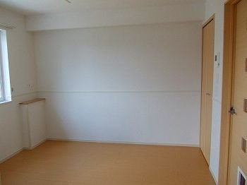 【居間・リビング】 | ピエデルモンテⅢ | ゆったりとしたリビングです