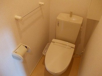 【トイレ】 | ピエデルモンテⅢ | 落ち着いたトイレです