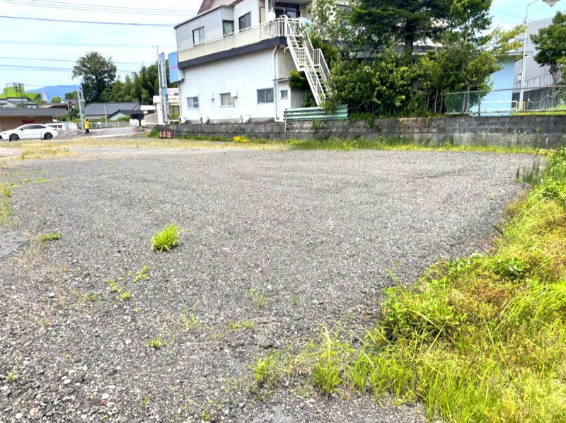 伊佐市大口里土地の外観|土地の南西側の角から撮影した様子です(2025年7月撮影)