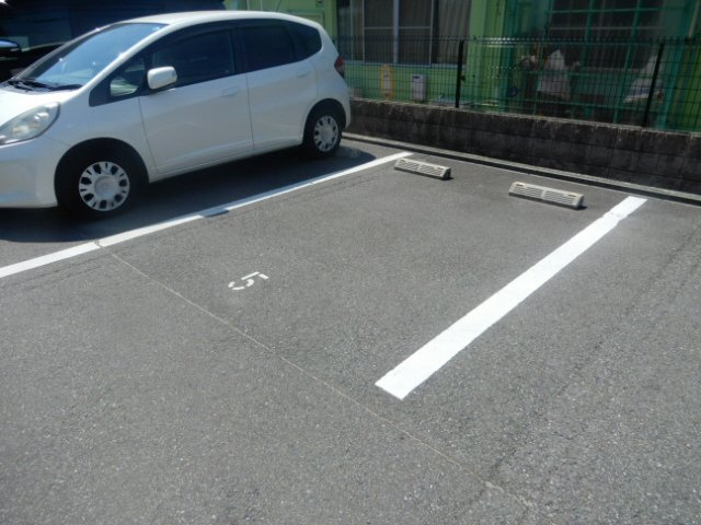 サンモール金ヶ崎の駐車場