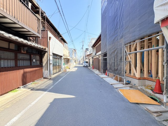 太秦安井藤ノ木町の前面道路含む現地写真