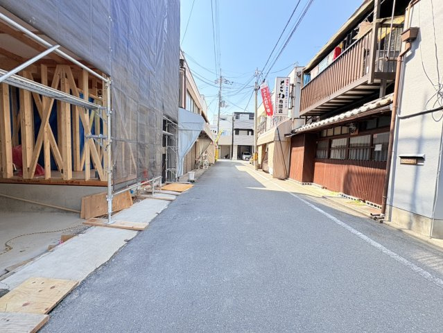 太秦安井藤ノ木町の前面道路含む現地写真