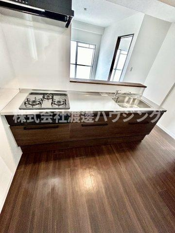 フレスマンション江坂のキッチン|3口ガスシステムキッチン