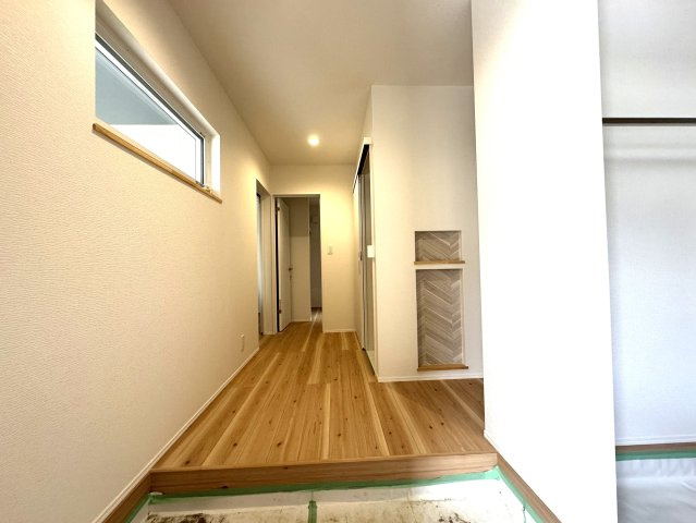 中央区関屋田町3丁目　2号棟　新築戸建の玄関|同施工会社様の完成物件です