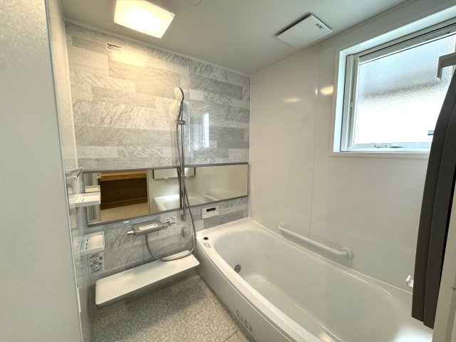 中央区関屋田町3丁目　2号棟　新築戸建の浴室|同施工会社様の完成物件です