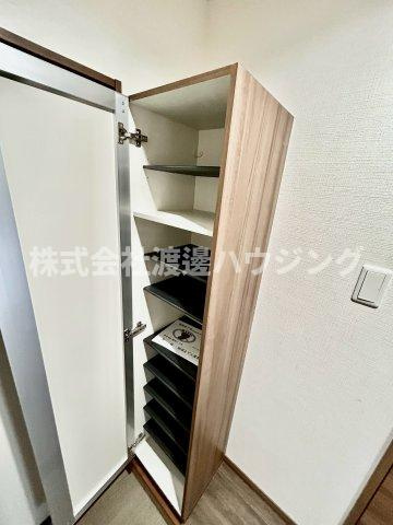 ラージヒル服部天神の収納|天井高シューズBOX