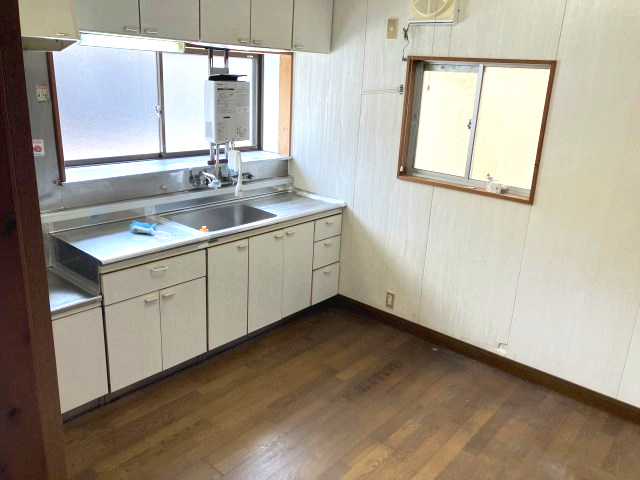 日高町鶴岡　中古戸建　7DKのキッチン