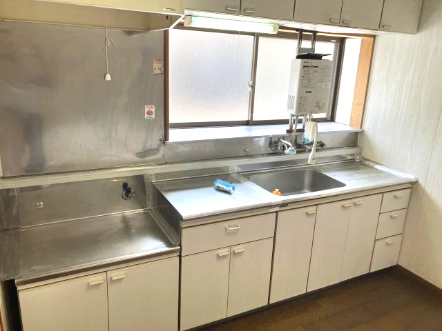 日高町鶴岡　中古戸建　7DKのキッチン