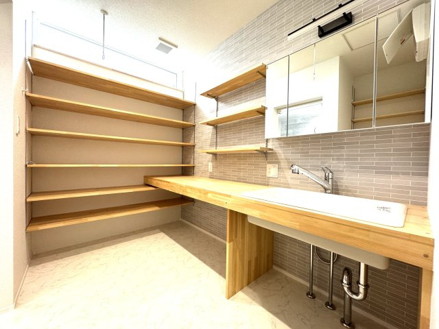 中央区関屋田町3丁目　3号棟　新築戸建の脱衣所|同施工会社様の完成物件です