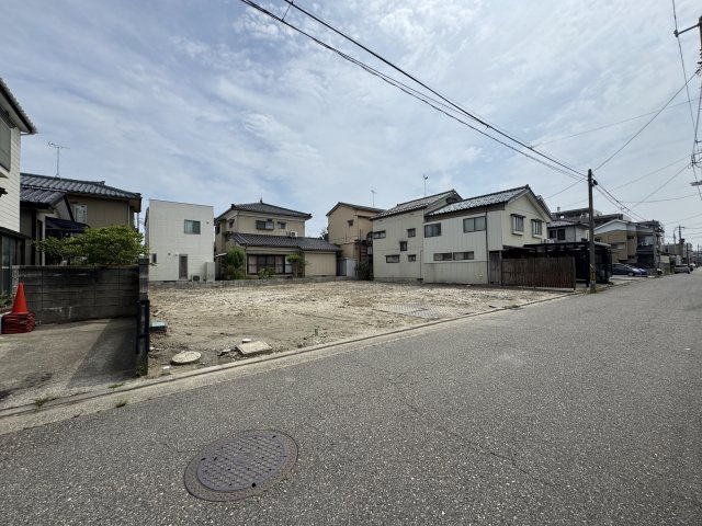 中央区関屋田町3丁目　3号棟　新築戸建の前面道路含む現地写真