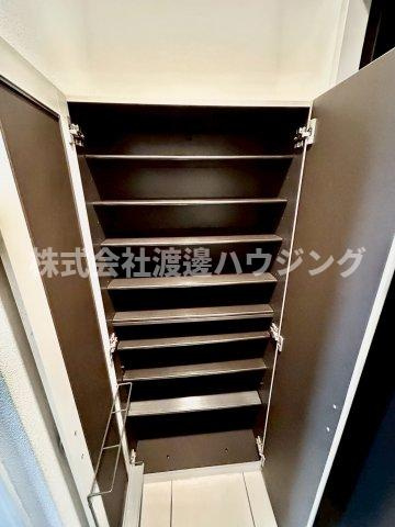 ブリランテII番館の収納|天井高シューズBOX