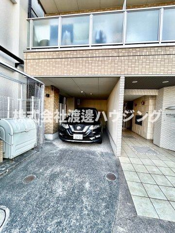 ブリランテII番館の駐車場