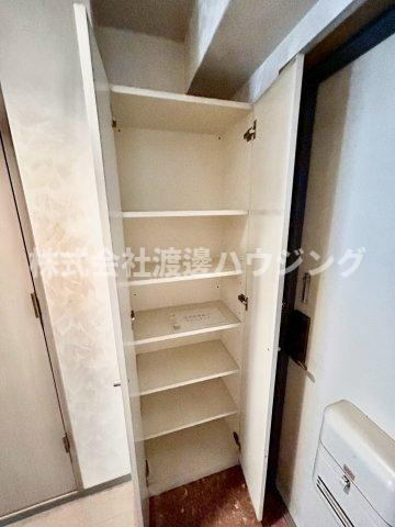 クィンシ-江坂の収納|天井高シューズBOX