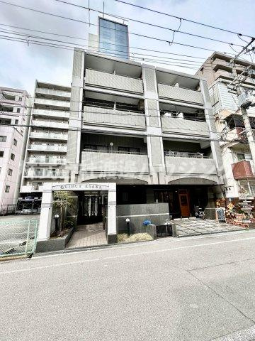 クィンシ-江坂の外観