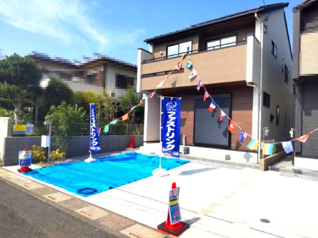 上尾市上10期の外観|駐車スペース2台の明るいお家です♪