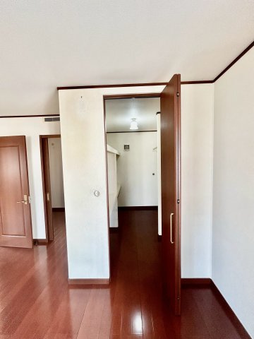 彩都あさぎ6丁目戸建の収納|ウォークインクローゼット