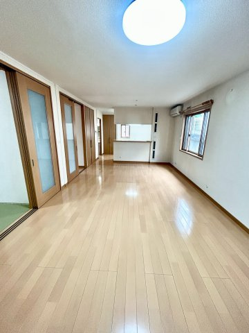 彩都あさぎ6丁目戸建の居間・リビング