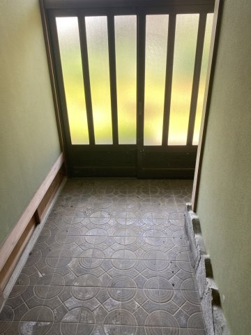 西条市国安1362-5の玄関