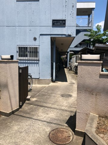 クイーンズヒルのエントランス|毎日通るエントランスはこのようになっています