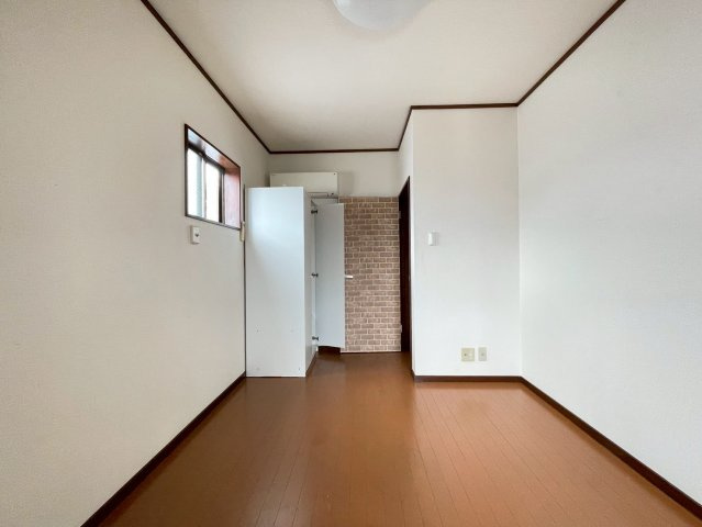 メゾンハウス　1フロア2住戸　通風良好　陽当たり良好の居間・リビング