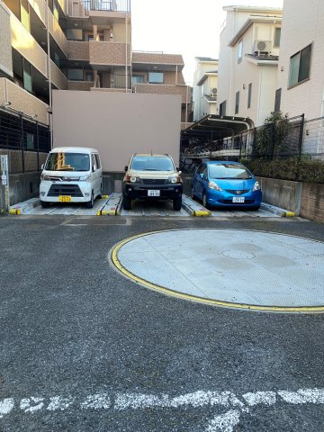 板橋区三園１丁目の中古マンションの駐車場