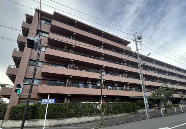 コスモフェスタ青葉台の外観