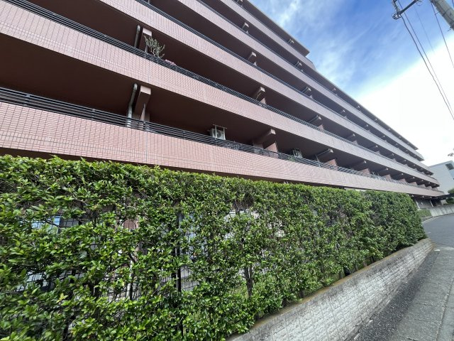 コスモフェスタ青葉台の外観