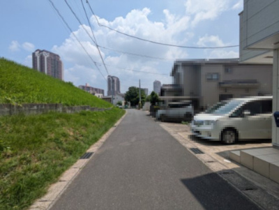 【前面道路含む現地写真】 | 佐倉市井野　中古住宅 | 前面道路含む現地写真です