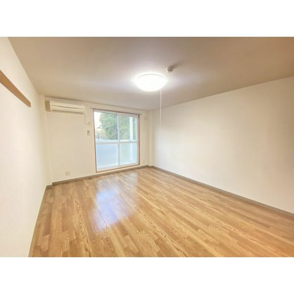 グリーンヒル矢高の居間・リビング