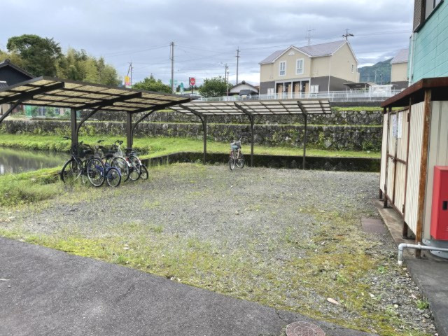 クオリティーハイツⅡのその他共用部分|屋根付き駐輪場