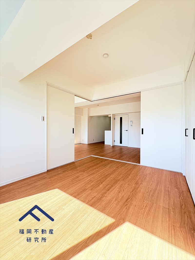 愛宕山ハイリビングの洋室