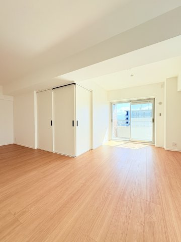 愛宕山ハイリビングの居間・リビング