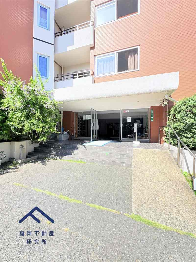 愛宕山ハイリビングのエントランス