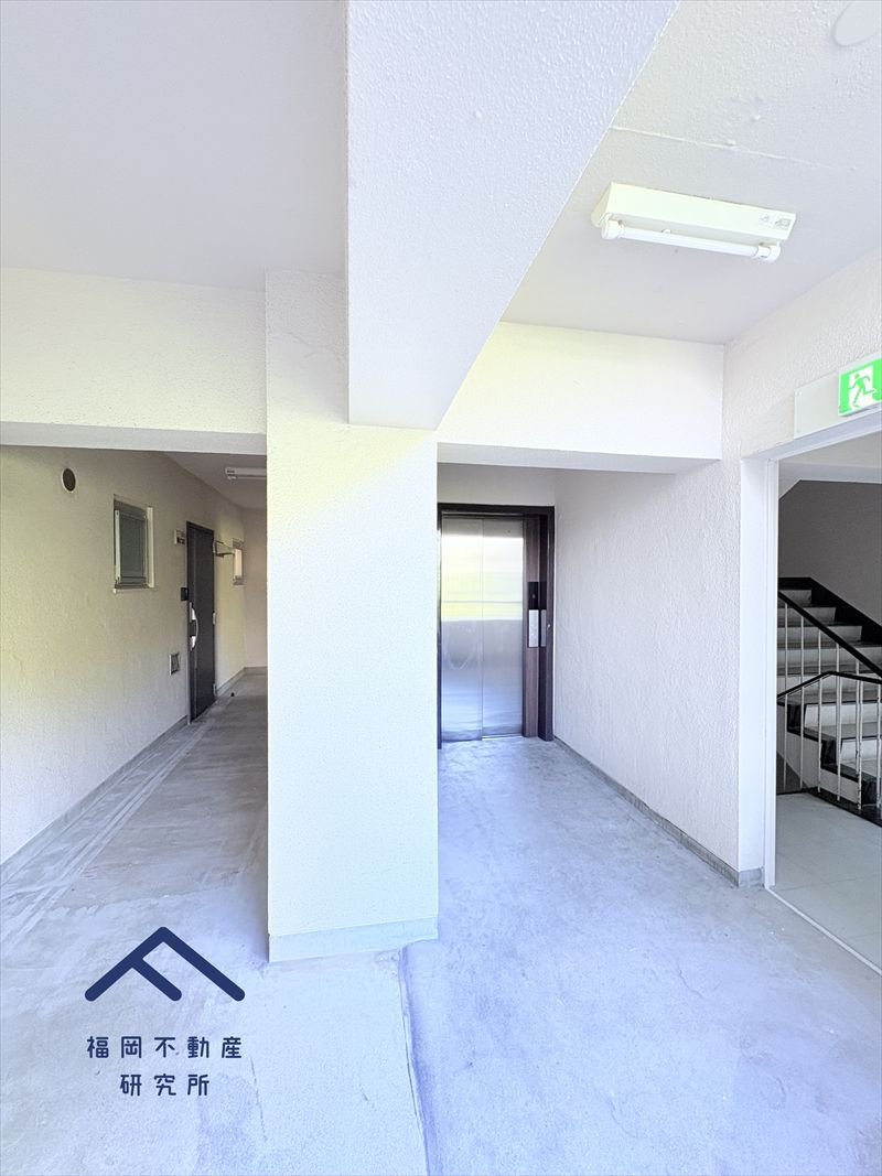 愛宕山ハイリビングのエントランス