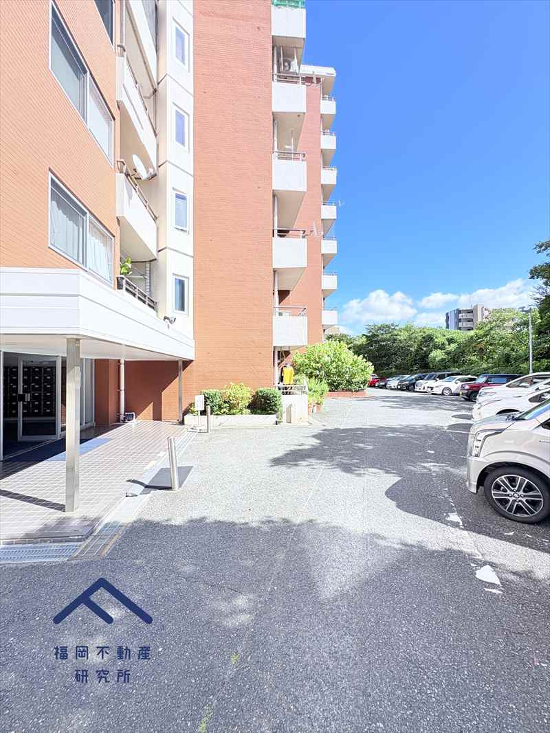 愛宕山ハイリビングの駐車場