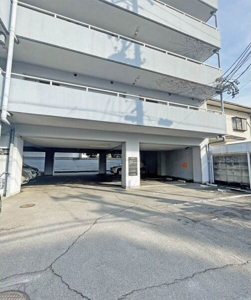 05_アーバン佐々木36の駐車場