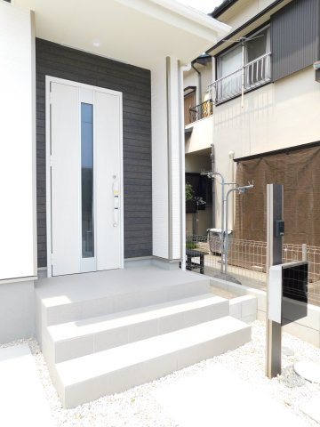北名古屋市宇福寺神明の新築一戸建のその他|◇玄関ポーチ◇　　宅配ボックスを後付けしても余裕がある広々玄関ポーチ♪