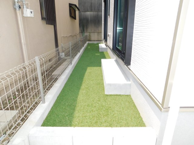 北名古屋市宇福寺神明の新築一戸建の庭|◇庭◇　　人工芝の広々庭付き♪　