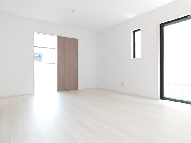 北名古屋市宇福寺神明の新築一戸建の居間・リビング|◇リビング◇　　南面で明るいリビング約１５．０帖　隣の洋室と続き間で２０．２５帖の広々空間に♪