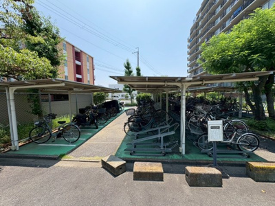 【駐輪場】 | 岸和田コーポラス３号棟 | 駐輪場には屋根もあり雨から自転車を守ります♪