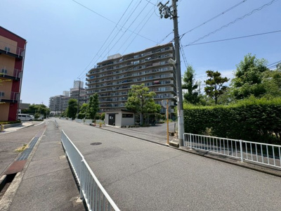 【その他】 | 岸和田コーポラス３号棟 | L型対面式を採用したキッチンですので、リビングで寛ぐご家族をいつも感じられます！会話を楽しみながら家事ができますね♪