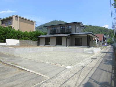 【駐車場】 | 【再生住宅】甲府市大和町 | 駐車場に車を止められます